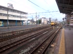 EMU Series 115 fhrt als Local MIHARA-OKAYAMA in Kurashiki ein.